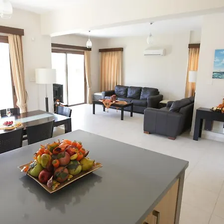 Vineland Sheromyli * Pissouri