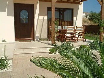 Vineland Sheromyli * Pissouri
